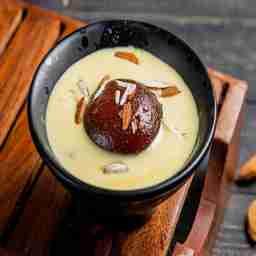 Malai rabdi gulab jamun