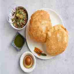 Chole bhature + 1 pc gulab jamun
