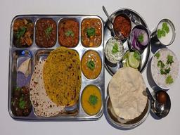 Deluxe veg thali