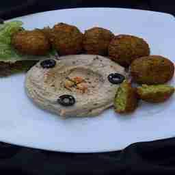 Crispy falafel with sesame hummus