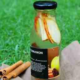 Apple cinnamon detox water