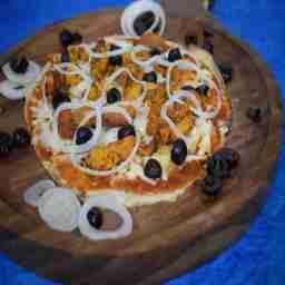 Tangy chicken pizza