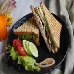 Classico chicken club sandwich