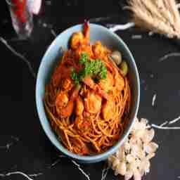 Arrabbiata prawn spaghetti