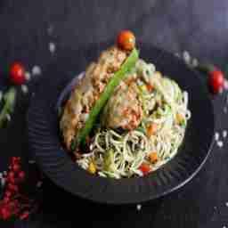 Zucchini noodles in alfredo sauce with chicken