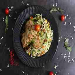 Zucchini noodles in alfredo sauce veg