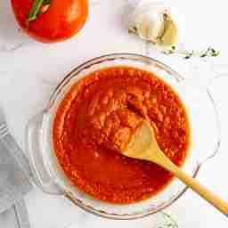 Spicy tomato garlic sauce