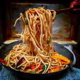Chilli garlic chicken noodles