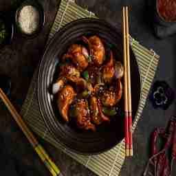 Honey chilli chicken momos