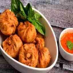 Veg fried momos