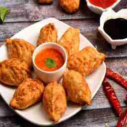 Chicken cheese burst fried momos