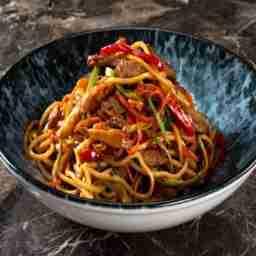 Chicken schezwan noodles
