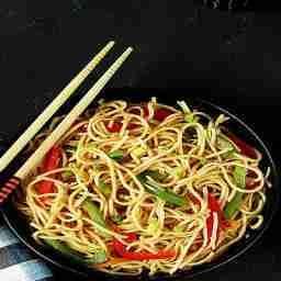 Chicken ginger capsicum noodles