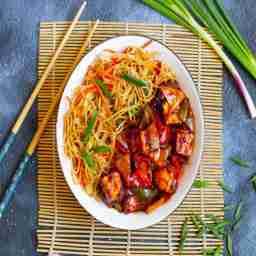 Paneer manchurian + veg noodles
