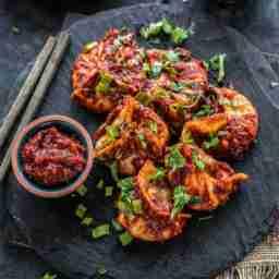 Tossed schezwan chicken momo