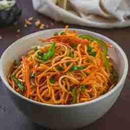 Schezwan veg noodles