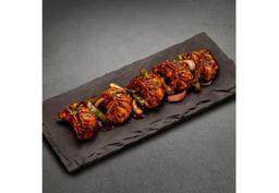 Peking tossed chicken momo