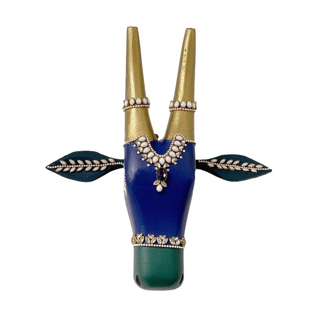 Handcrafted Mango Wood Cow Head - A Fusion of Tradition & Elegance"