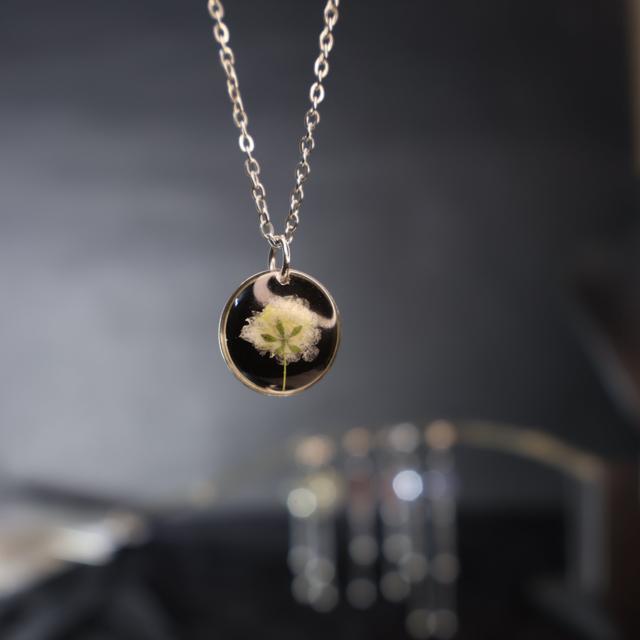 Tiny Breath ( 1 cm)-gold