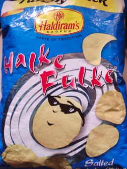 Haldirams halke fulke salted potato chips 