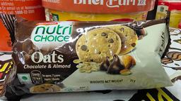 Britannia nutri choice oats chocolate & almond biscuits