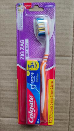 Colgate Toothbrush Zig Zag deep clean midium with free Colgate dental cream 11g